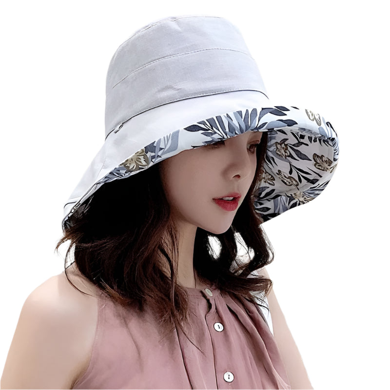 つばの広い花柄プリントのコットン製サマーハット