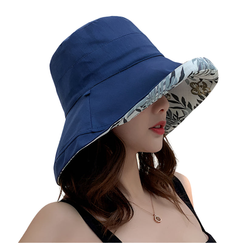 つばの広い花柄プリントのコットン製サマーハット