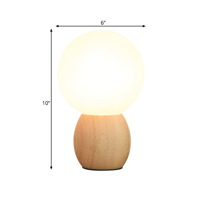 Nuvola – an elegant frosted ball lamp with an organic wood base