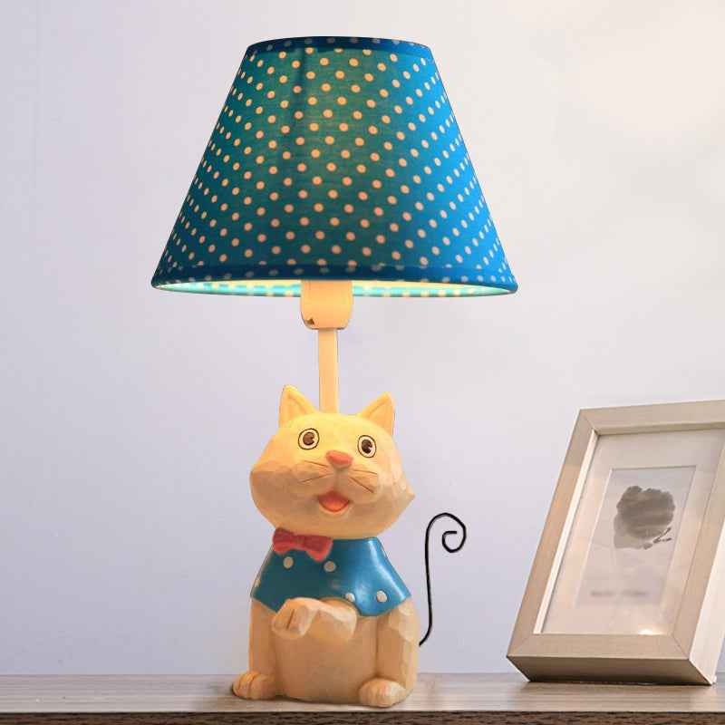 Awesome - Cute cone-shaped table lamp