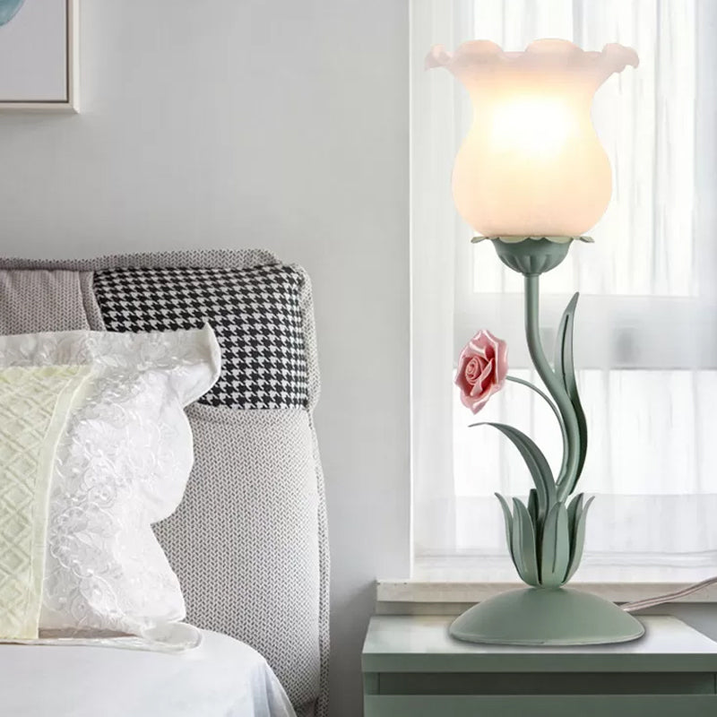 Florida – A frosted glass table lamp with a nautical theme
