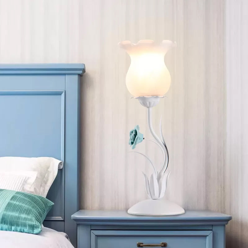 Florida – A frosted glass table lamp with a nautical theme