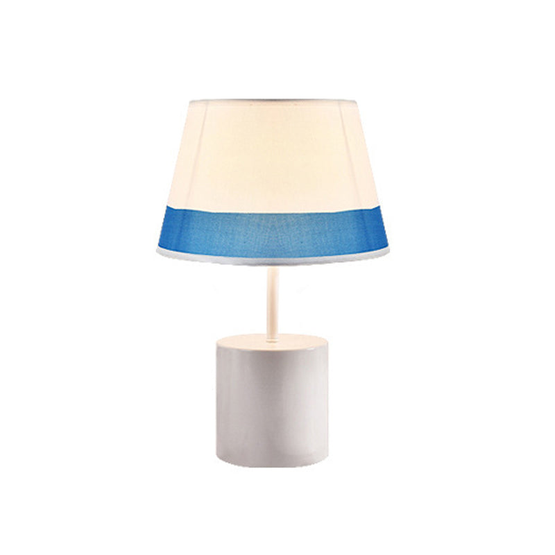 Figlix – Scandinavian-style bedside lamp for the bedroom