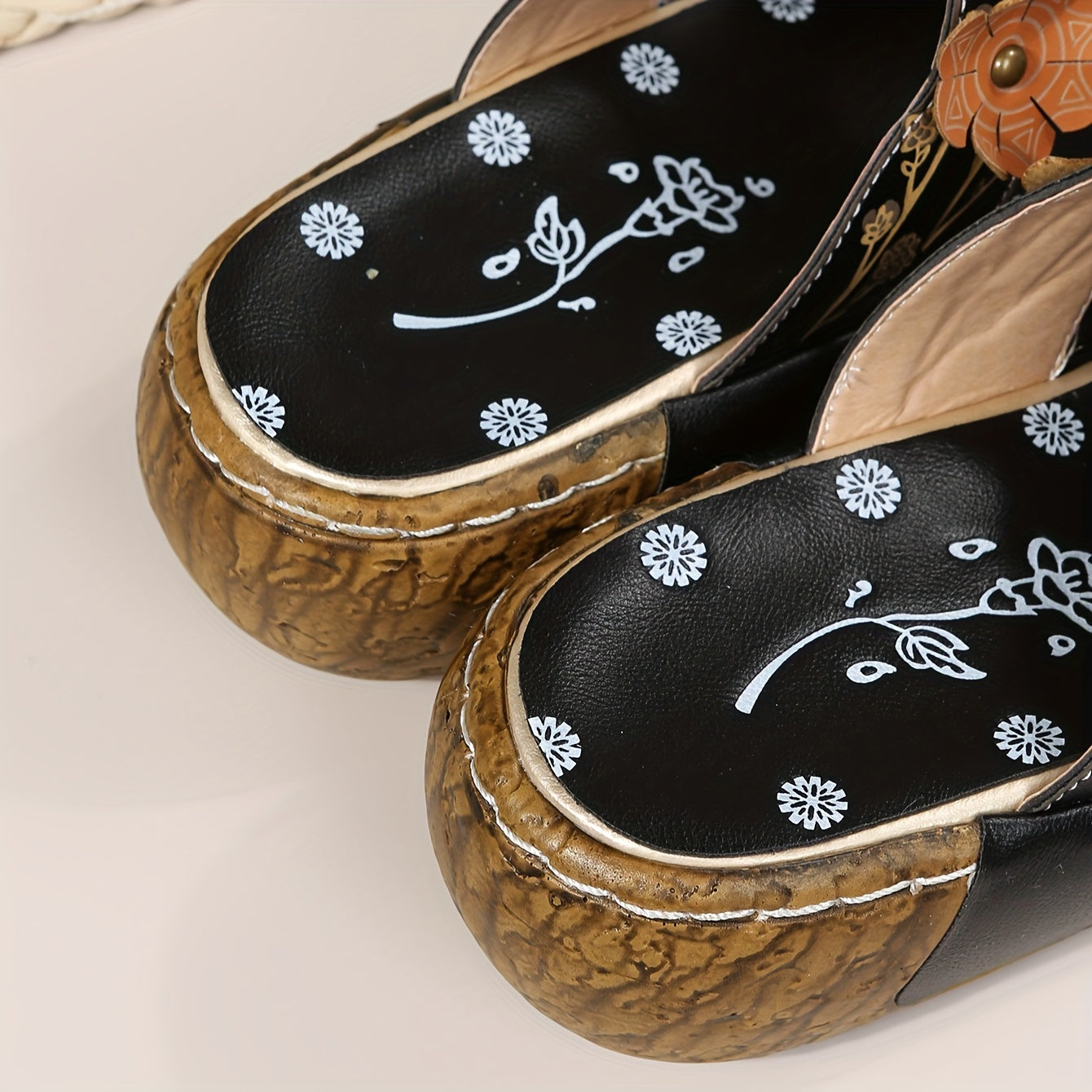 Kairi - Flower Decorated Slippers