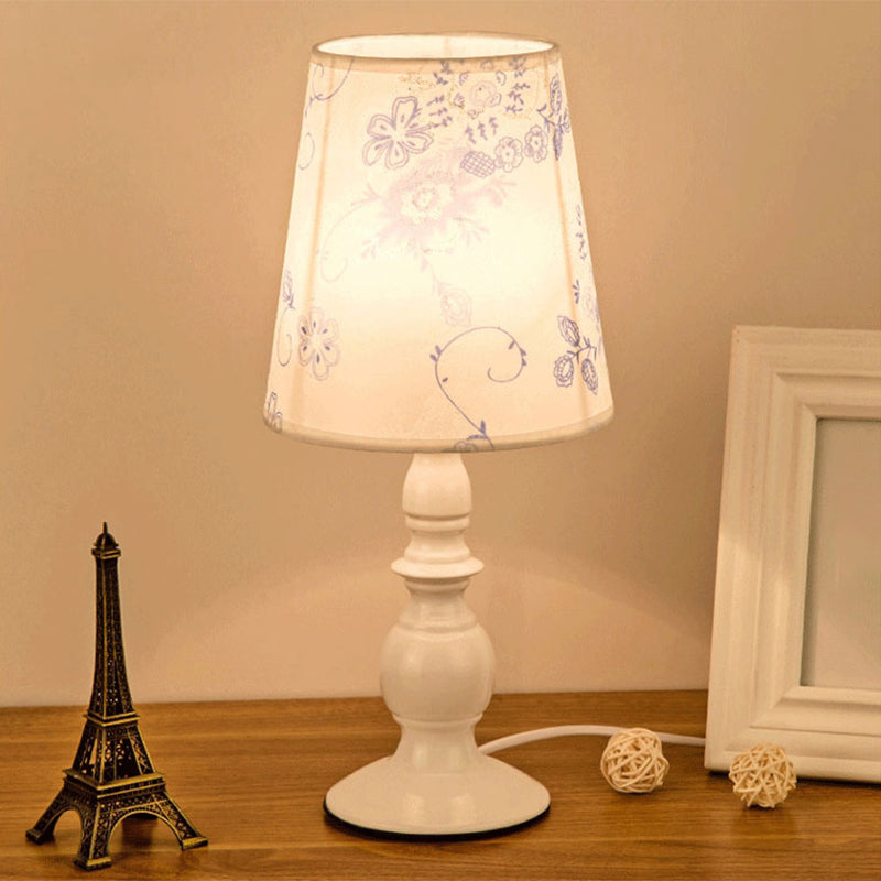 Lumivel – classic white table lamp