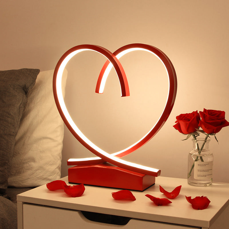 Lume Loop – A romantic, modern loop-shaped table lamp