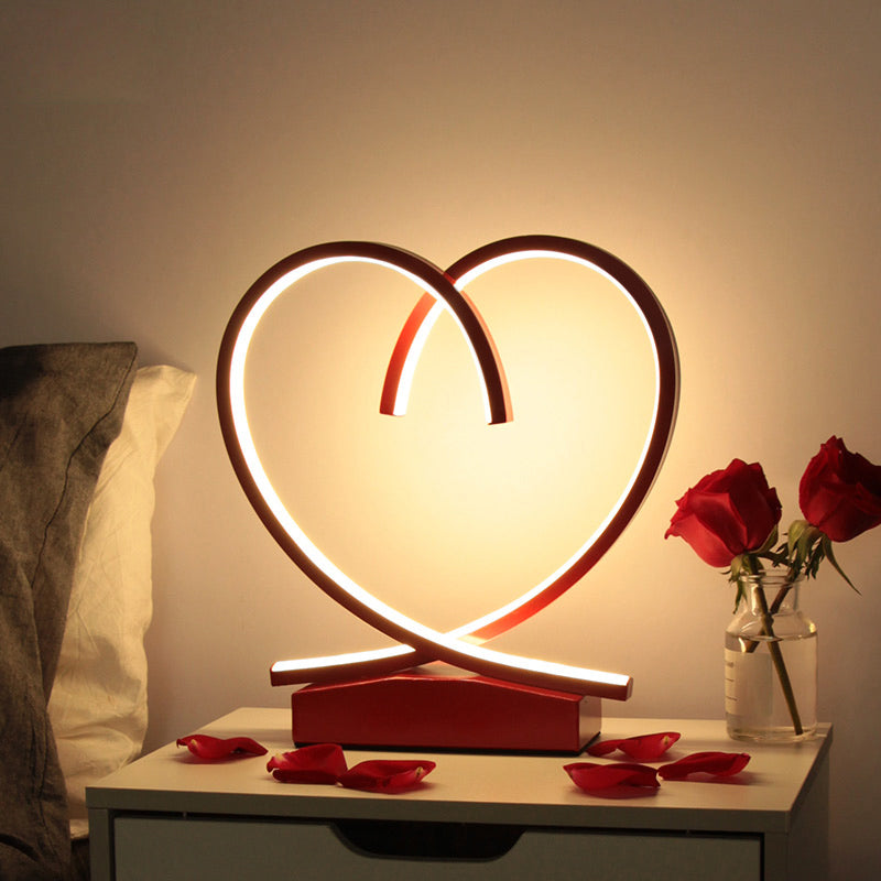 Lume Loop – A romantic, modern loop-shaped table lamp
