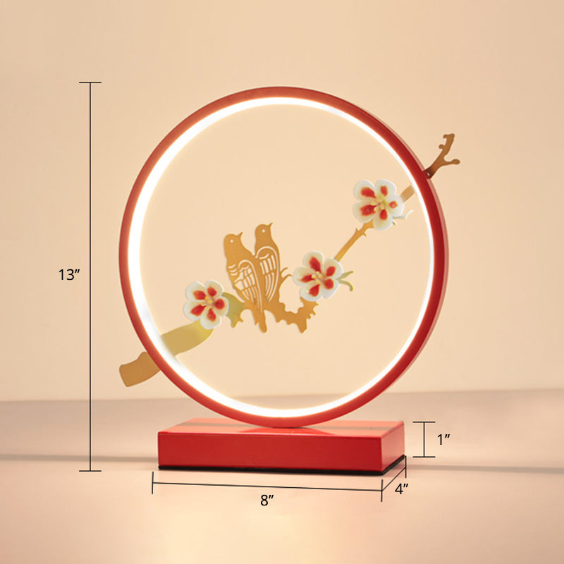 Lume Loop – A romantic, modern loop-shaped table lamp