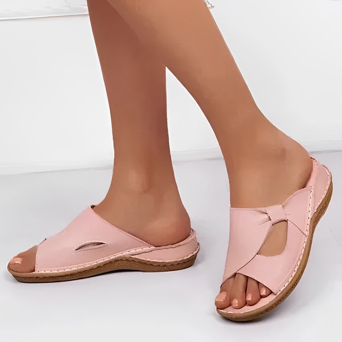 Chloe - Elegant sandals with T-straps