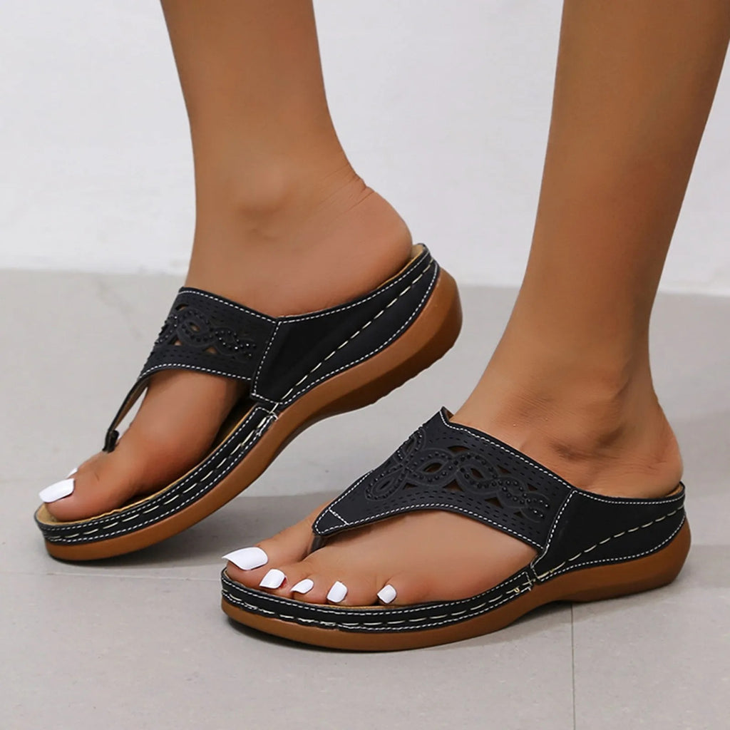 Cassandra - Stylish flip flops