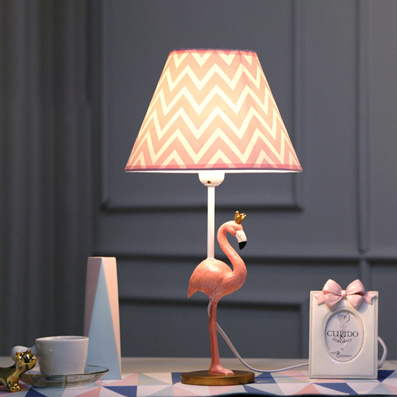 Pinkro – Whimsical Flamingo Resin Lamp