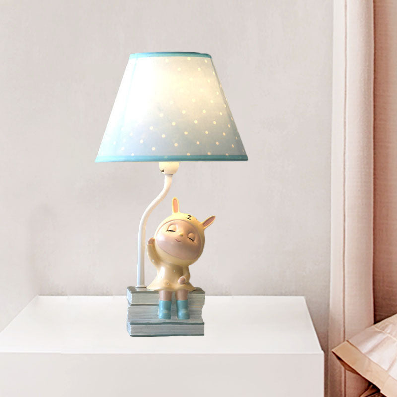Bunny Beam – A cute rabbit cage-shaped table lamp for kids