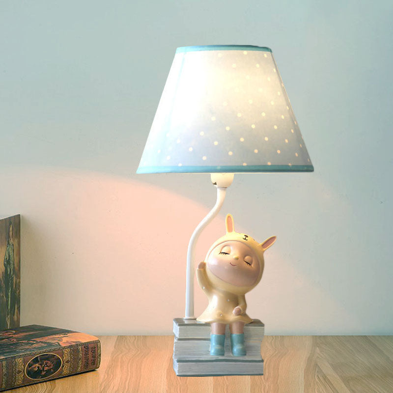 Bunny Beam – A cute rabbit cage-shaped table lamp for kids