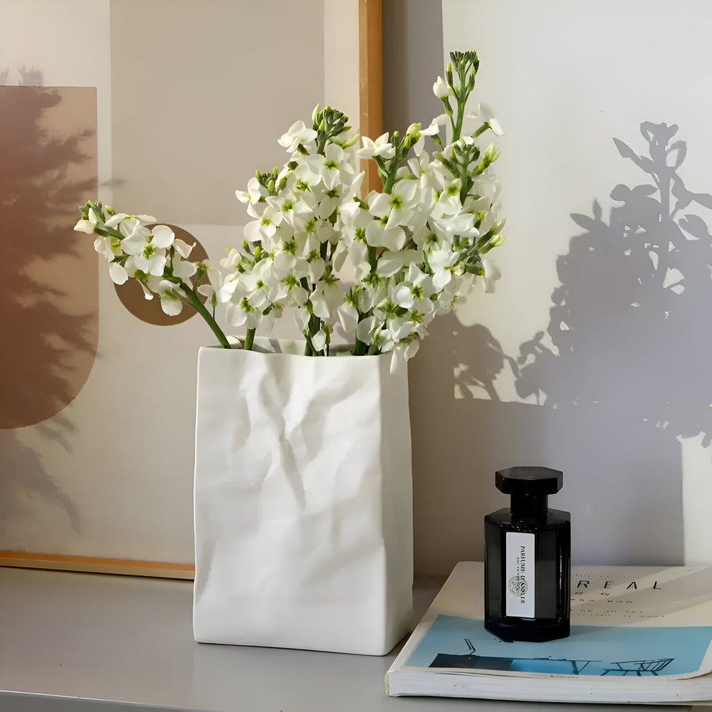 紙袋 - シックな陶器の花瓶