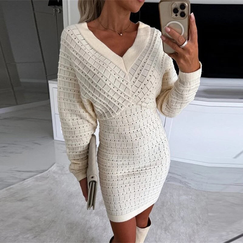 Nia – High-waisted, long-sleeved, V-neck mini dress