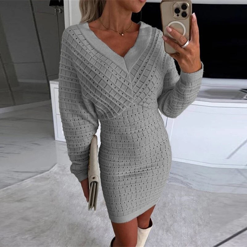 Nia – High-waisted, long-sleeved, V-neck mini dress