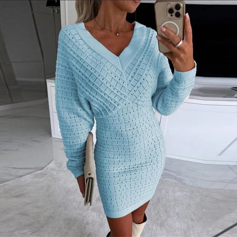 Nia – High-waisted, long-sleeved, V-neck mini dress
