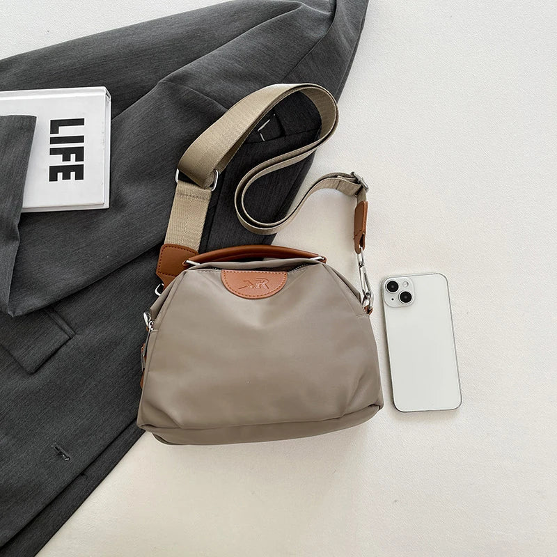 アヤカ - シンプルなマルチレイヤード・ショルダー・クロスボディバッグ