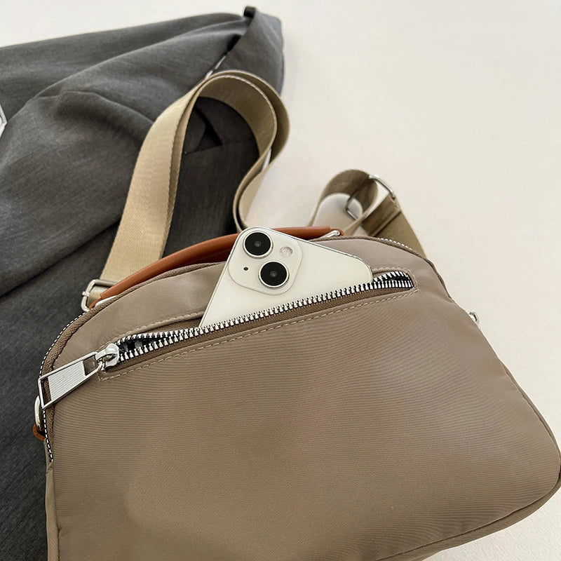 アヤカ - シンプルなマルチレイヤード・ショルダー・クロスボディバッグ