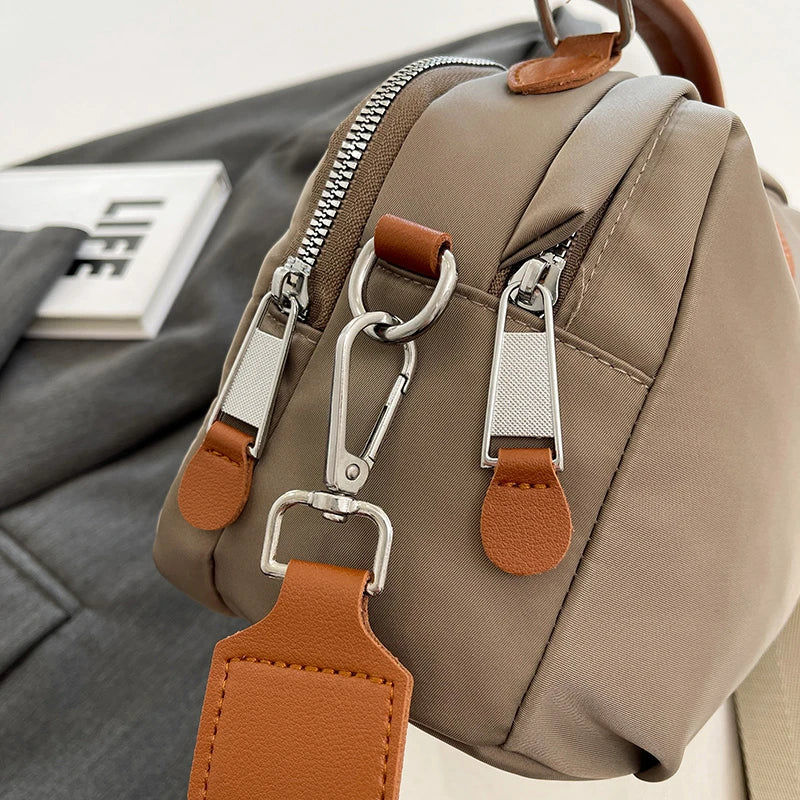 アヤカ - シンプルなマルチレイヤード・ショルダー・クロスボディバッグ