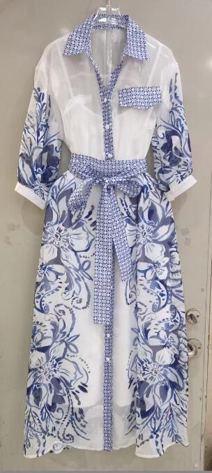 Lizbeth - Long-sleeved linen dress with button closure