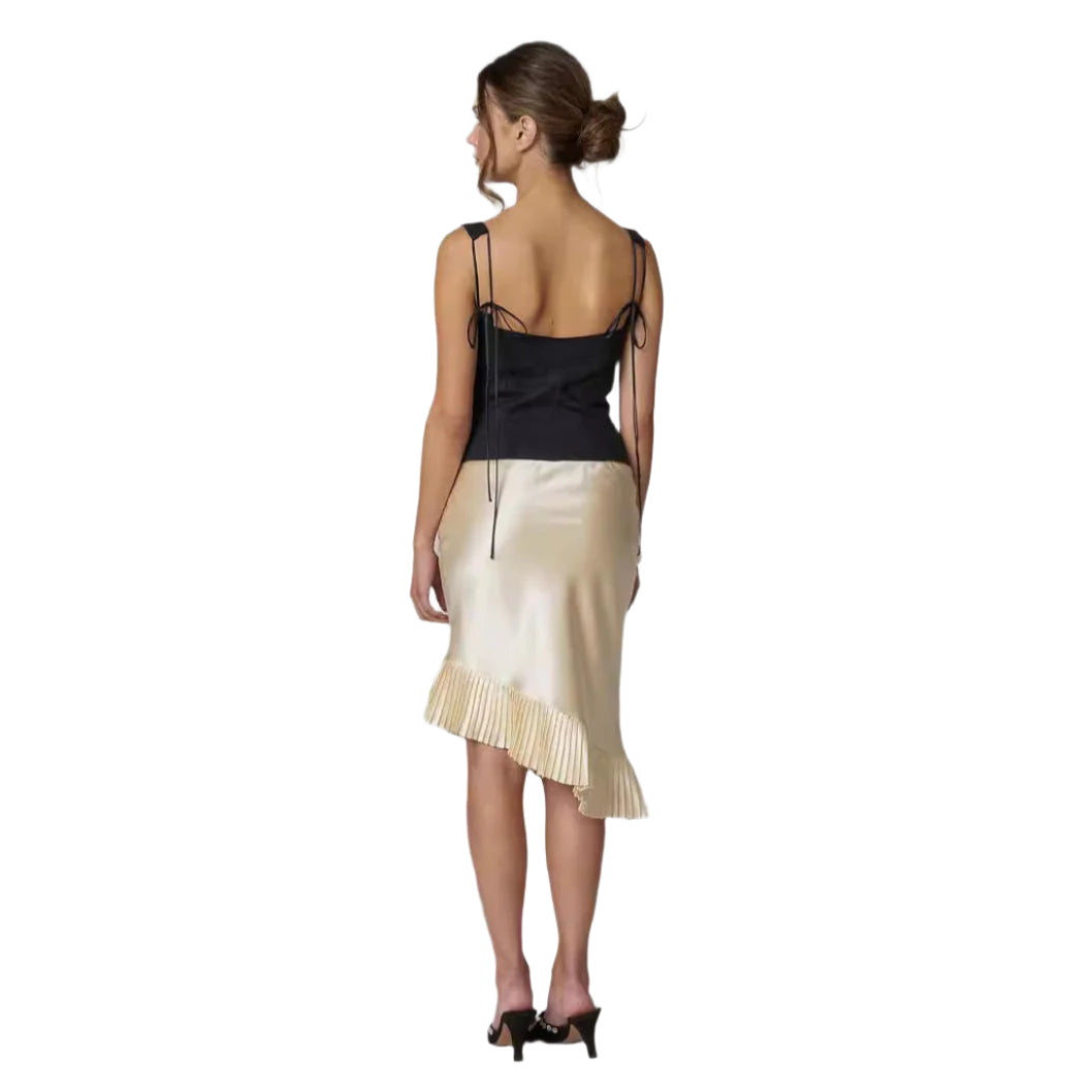 ヨハンネ - 洗練されたノースリーブのレーストップ