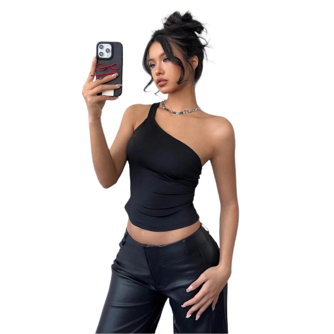 アイラ - アシンメトリーネックラインのタンクトップ