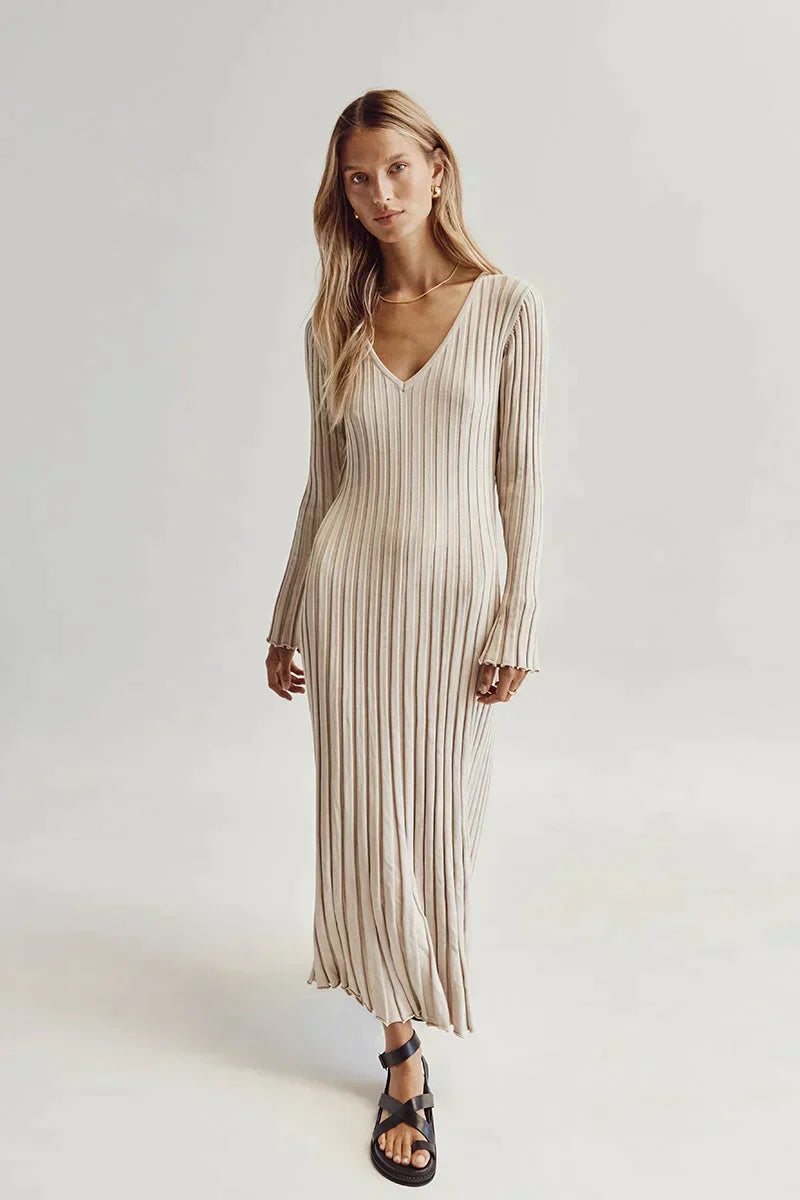 Amaya - Stylish midi dress with long sleeves
