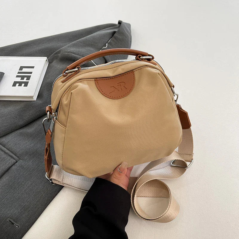 アヤカ - シンプルなマルチレイヤード・ショルダー・クロスボディバッグ