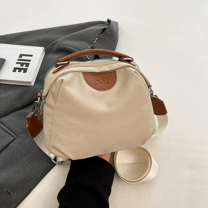 アヤカ - シンプルなマルチレイヤード・ショルダー・クロスボディバッグ