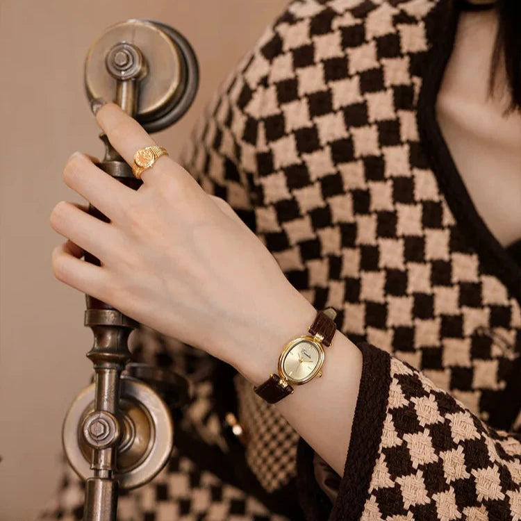 Svana - Elegant Gold Disc Quartz Watch