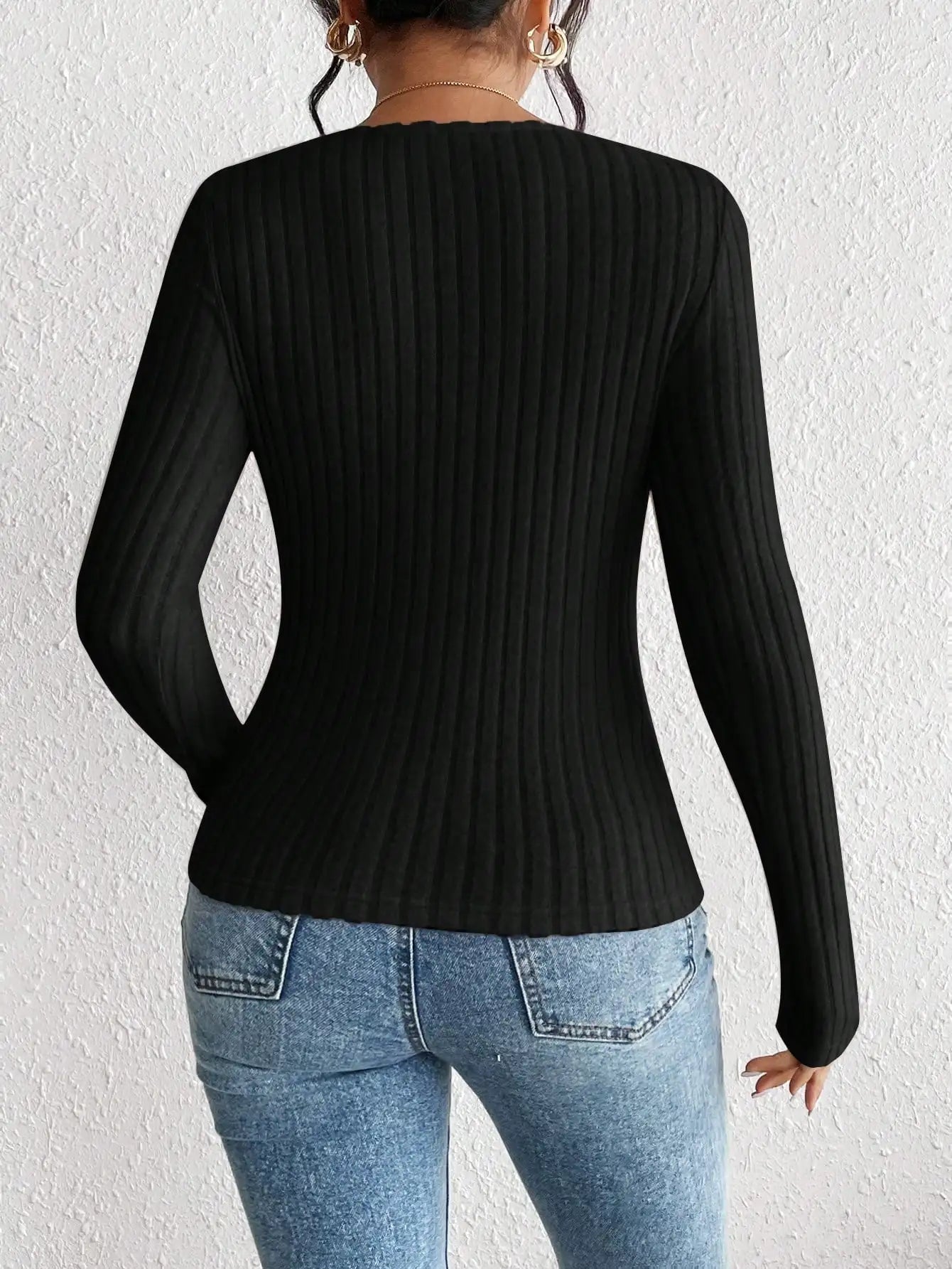 Keiko - Soft knit top with square neck and long sleeves
