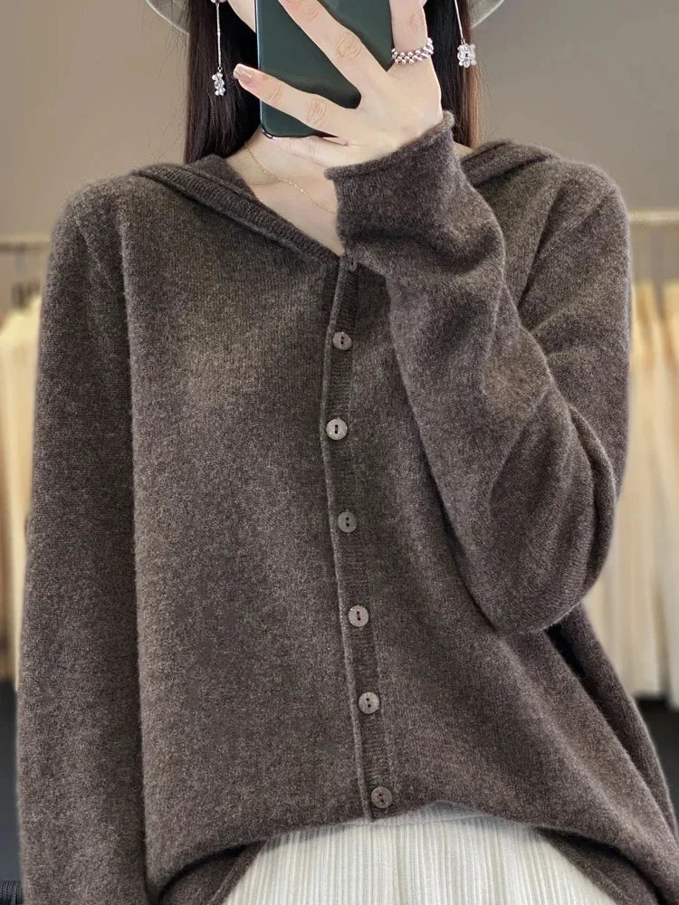 Mariko - Warm knit cashmere sweater with hood and buttons