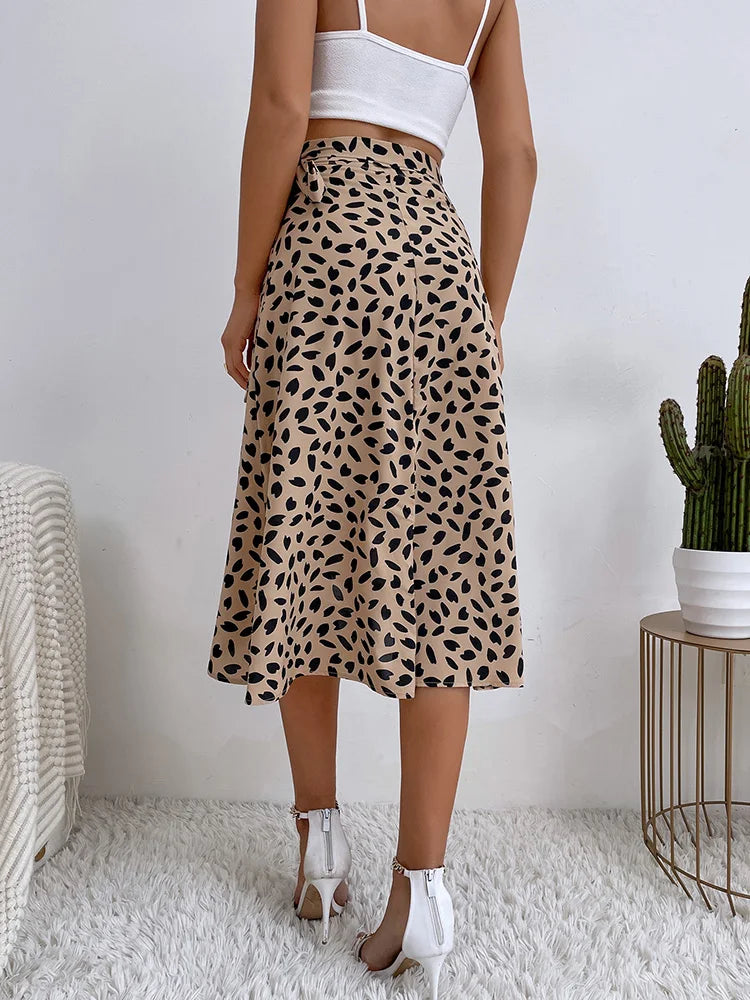 Vibeke - A-line skirt with a modern print.