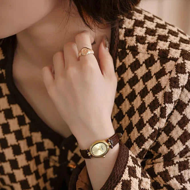 Svana - Elegant Gold Disc Quartz Watch