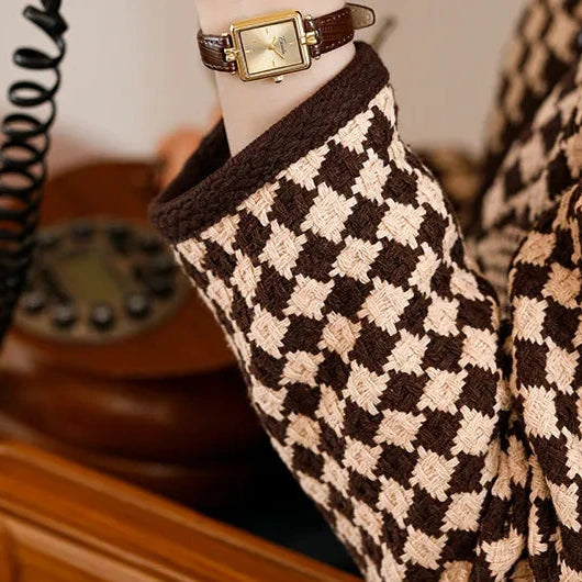 Svana - Elegant Gold Disc Quartz Watch