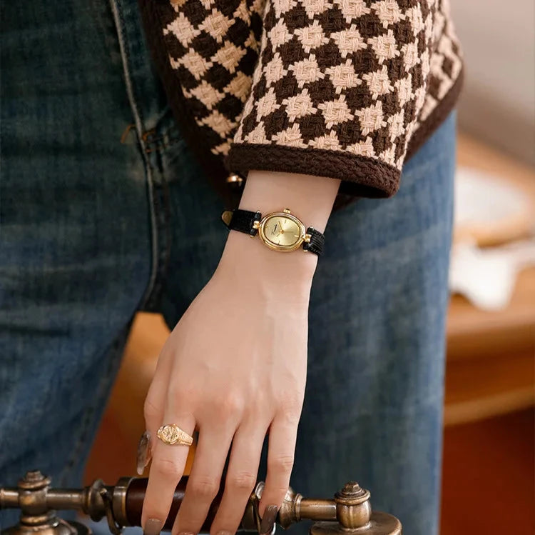 Svana - Elegant Gold Disc Quartz Watch