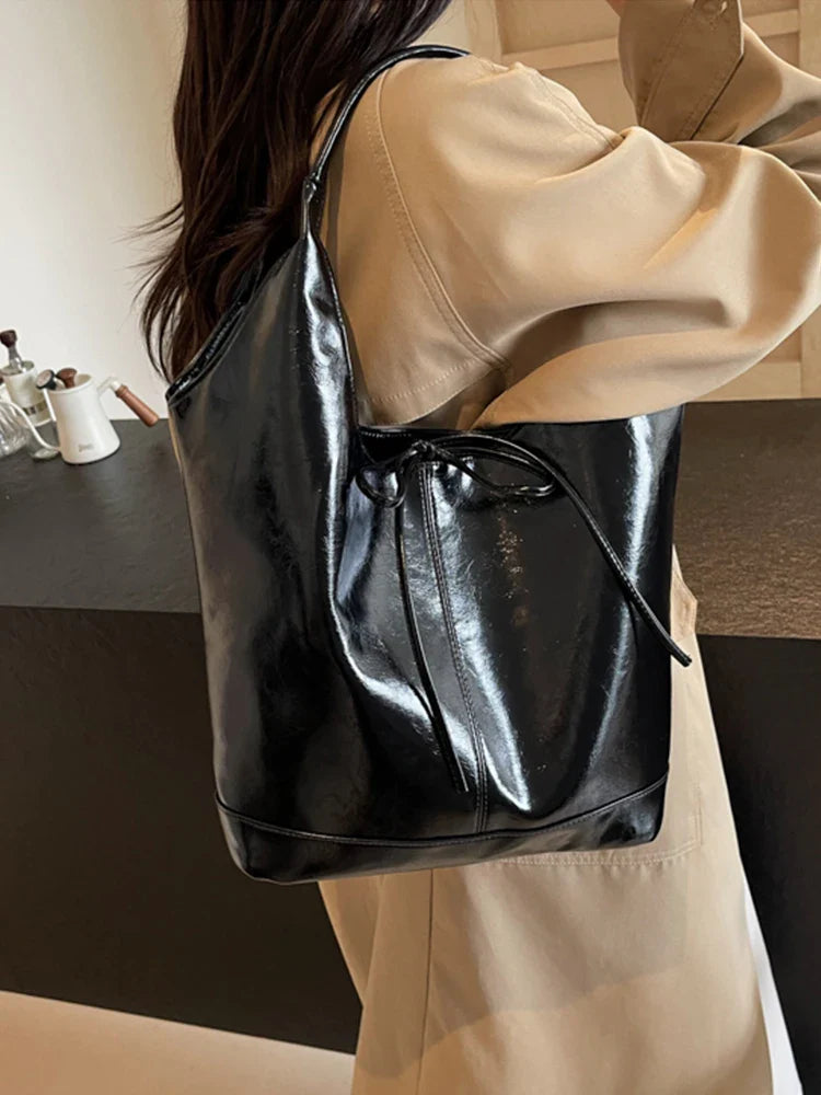 Ribbon-style tote bag