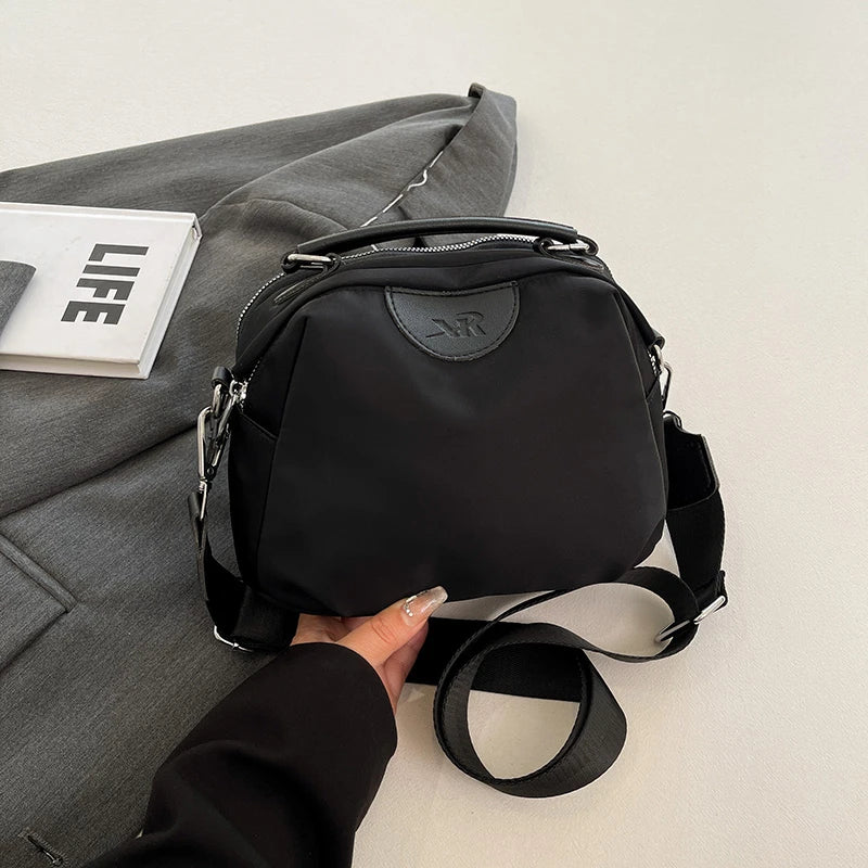 アヤカ - シンプルなマルチレイヤード・ショルダー・クロスボディバッグ