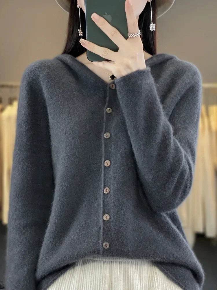 Mariko - Warm knit cashmere sweater with hood and buttons