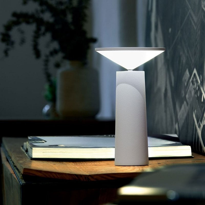ルミフレックス – 360°回転する調節可能なワイヤレステーブルランプ