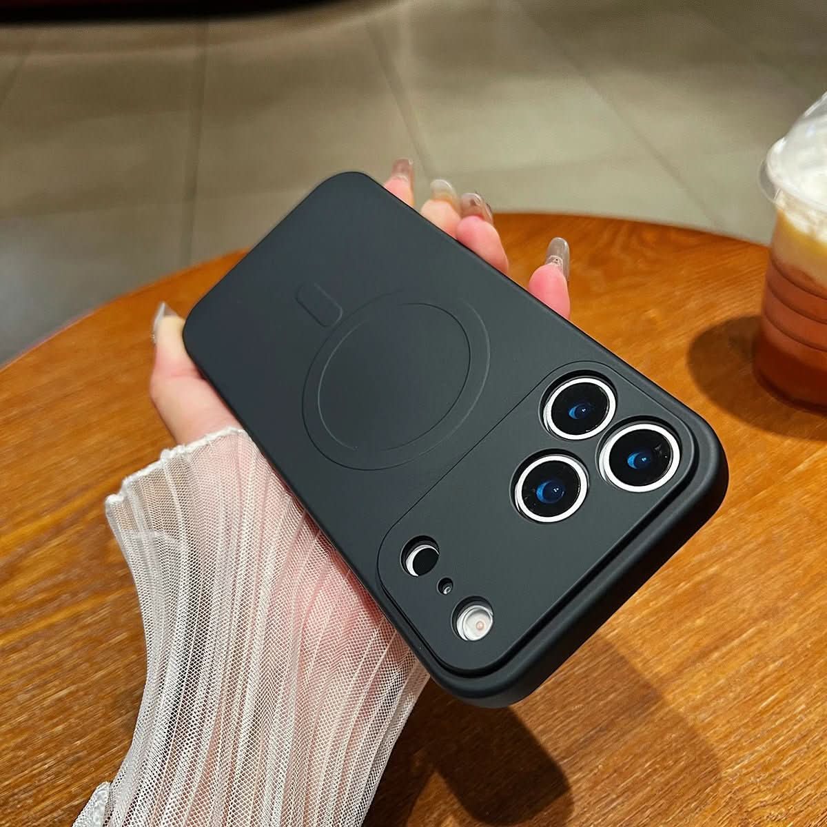 Veyno | Magnetic iPhone Case Made of Soft Silicone