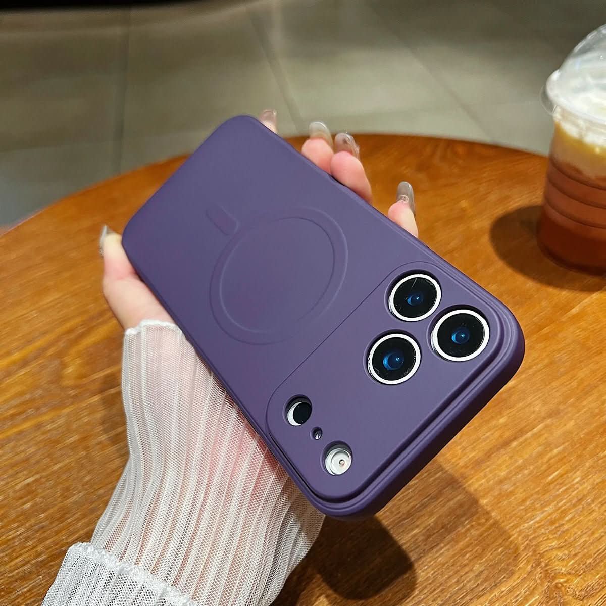 Veyno | Magnetic iPhone Case Made of Soft Silicone