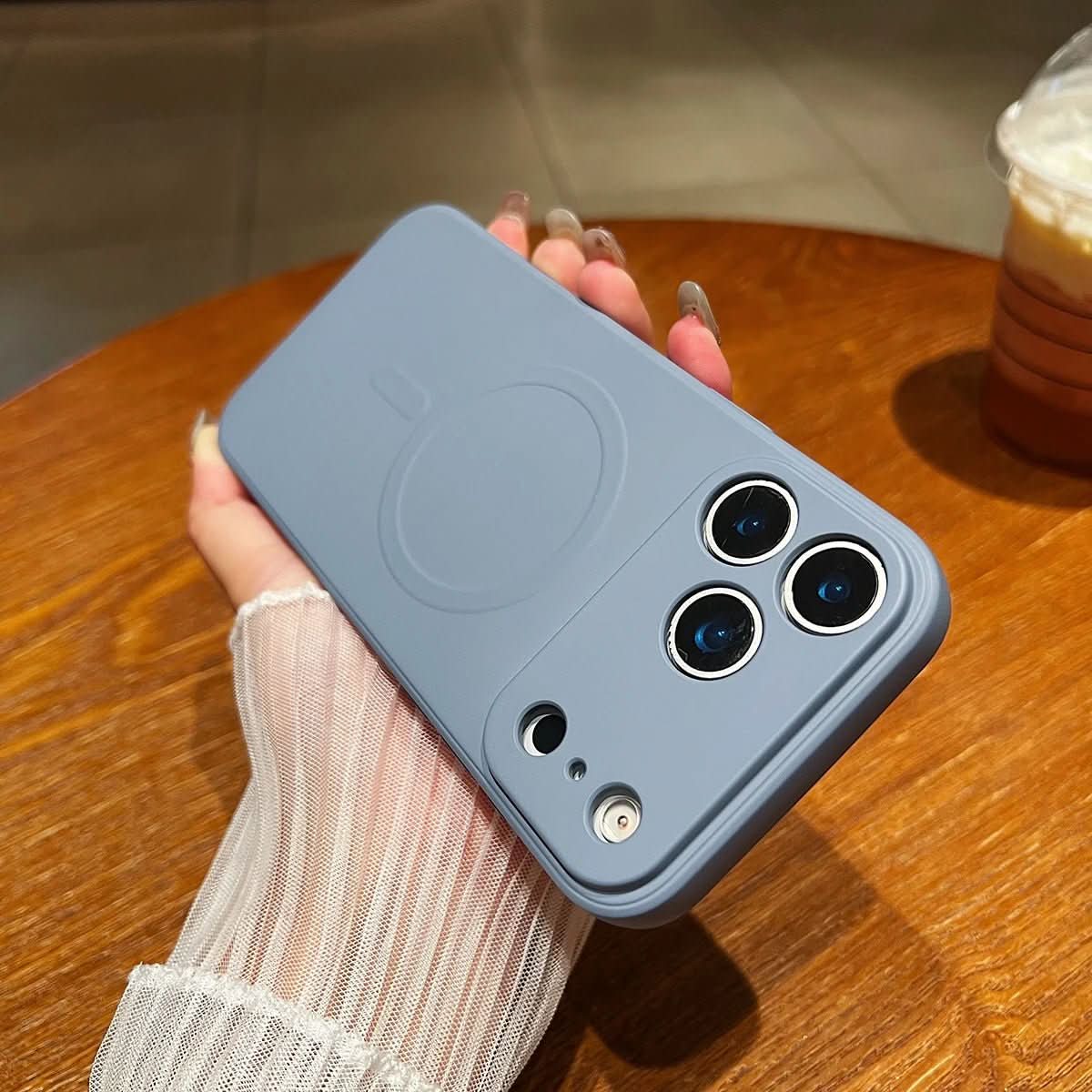 Veyno | Magnetic iPhone Case Made of Soft Silicone