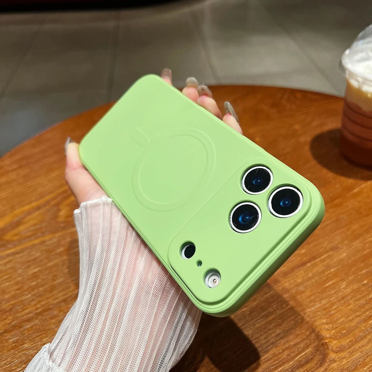 Veyno | Magnetic iPhone Case Made of Soft Silicone