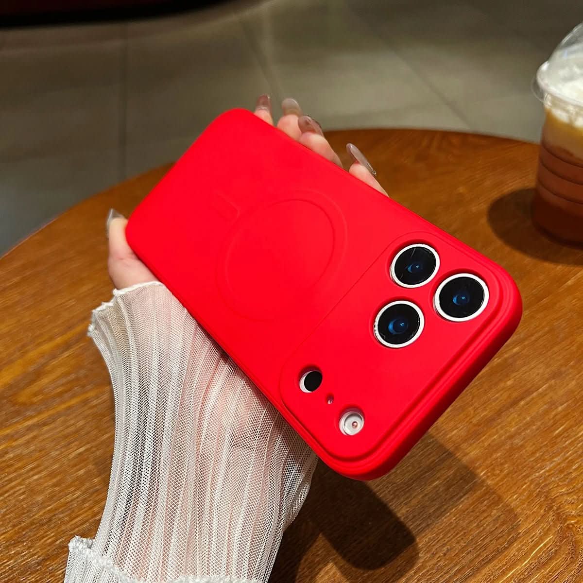 Veyno | Magnetic iPhone Case Made of Soft Silicone