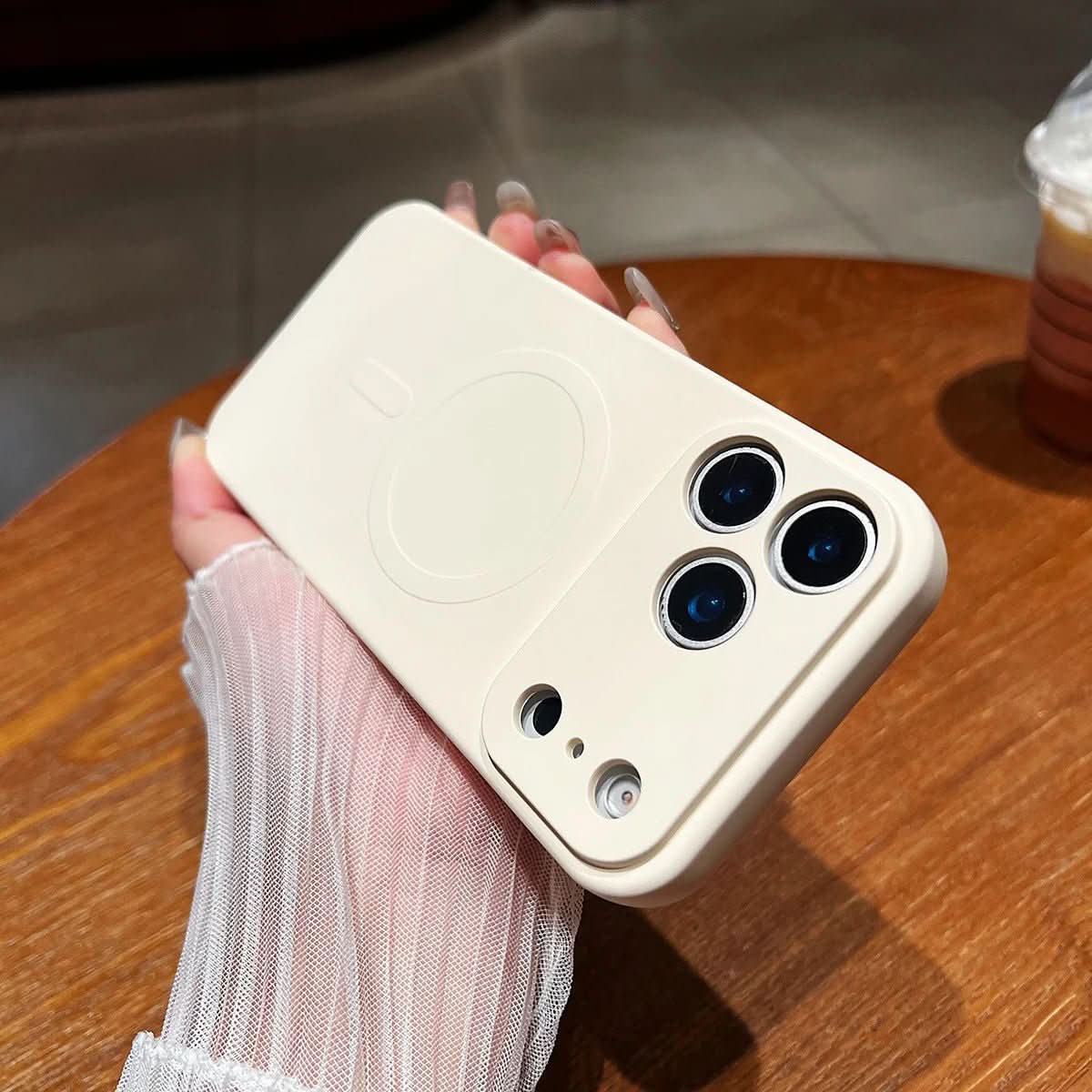 Veyno | Magnetic IPhone Case Made of Soft Silicone