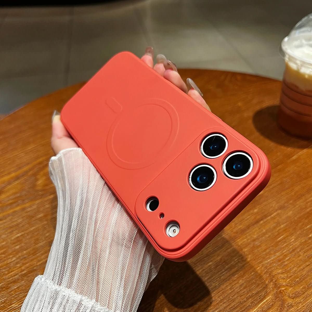 Veyno | Magnetic iPhone Case Made of Soft Silicone