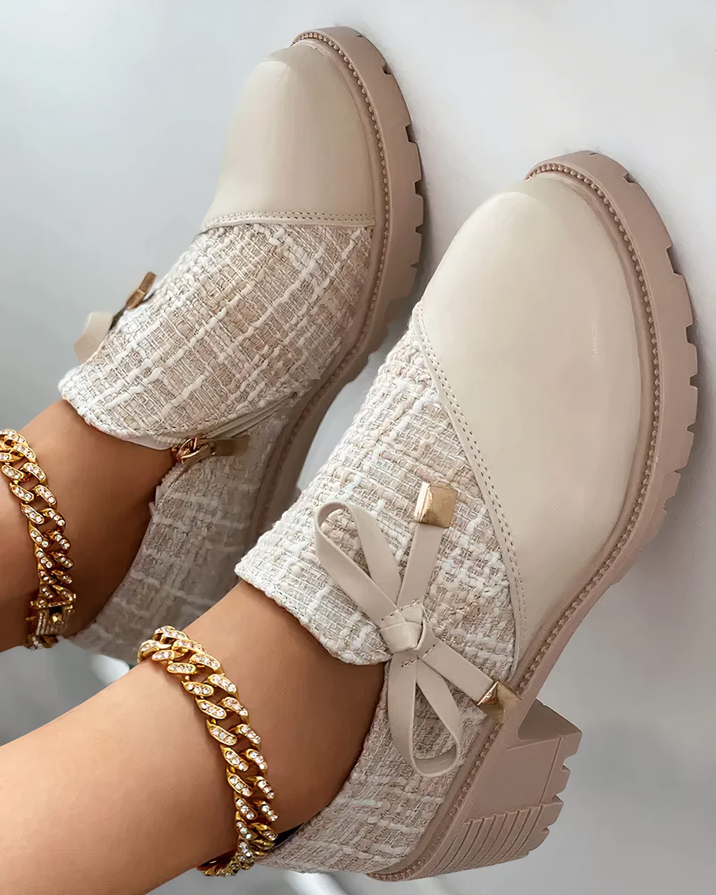 ヴィルヘルミナ - 太ヒールとレースのシューズ