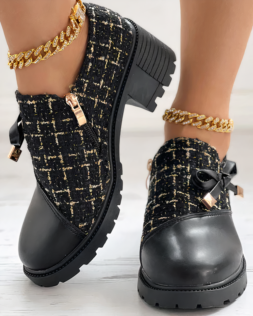 ヴィルヘルミナ - 太ヒールとレースのシューズ